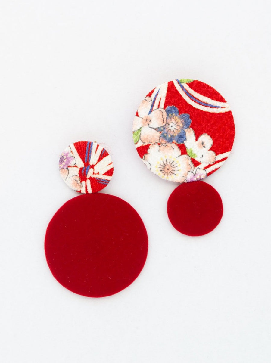 Orecchini Cirimen con palline rotonda Rosso Sakura